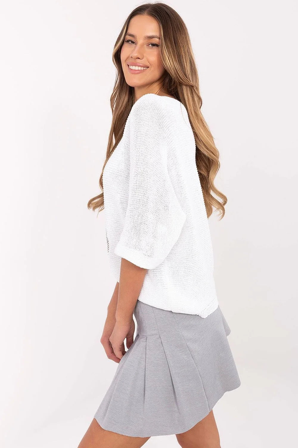 Pull à manches 3/4 motif ours en peluche associé à jupe plissée grise haut waist femme mode Casual Fun