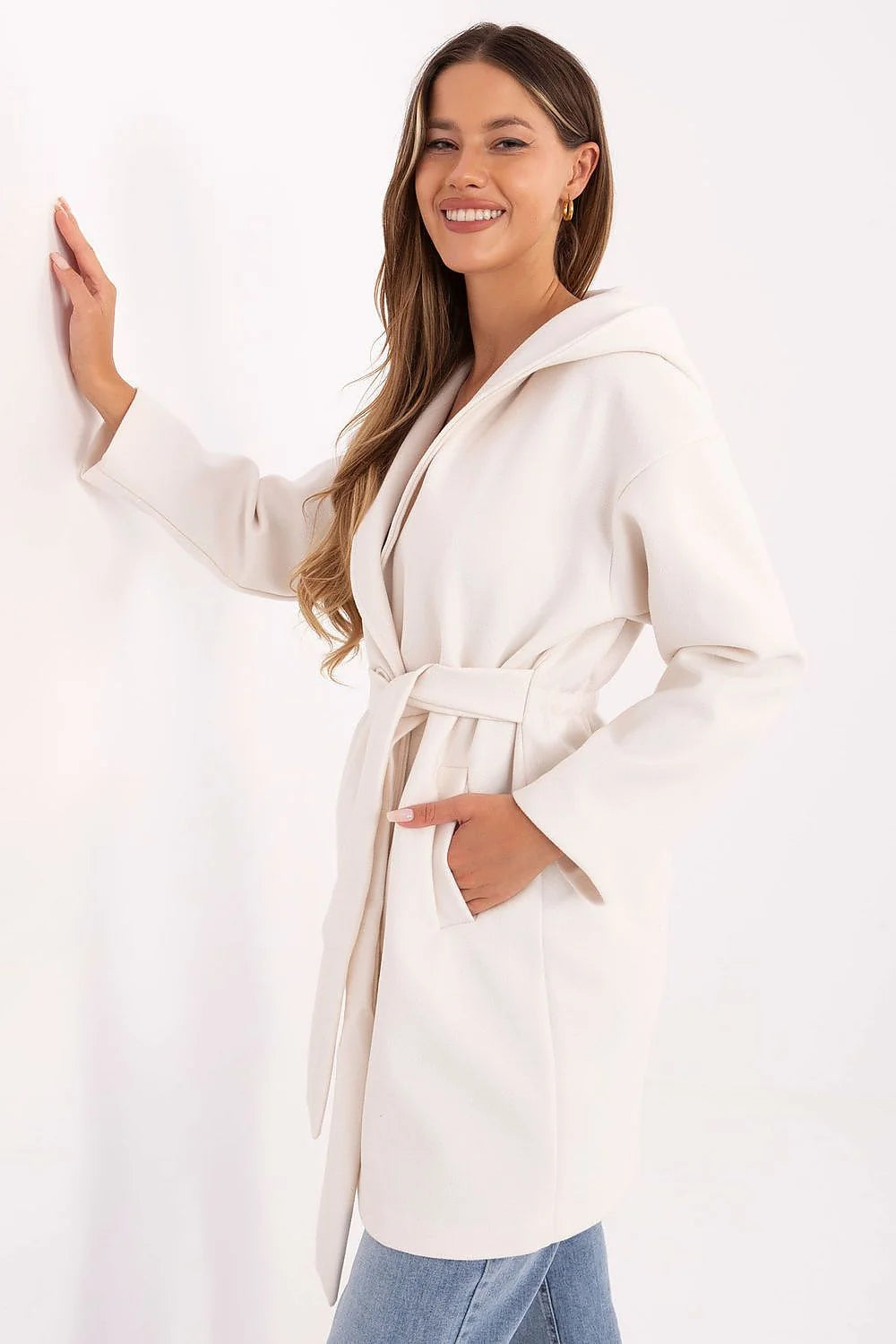manteau femme mi long ceinturé ivoire crème col châle large manches longues poches latérales coupe droite