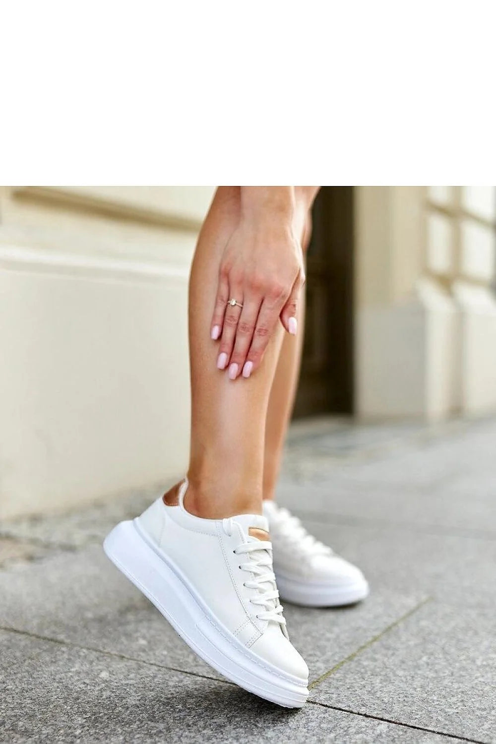 Baskets femmes style moderne blanc semelle épaisse caoutchouc arrondi confortable minimaliste urban daily casual