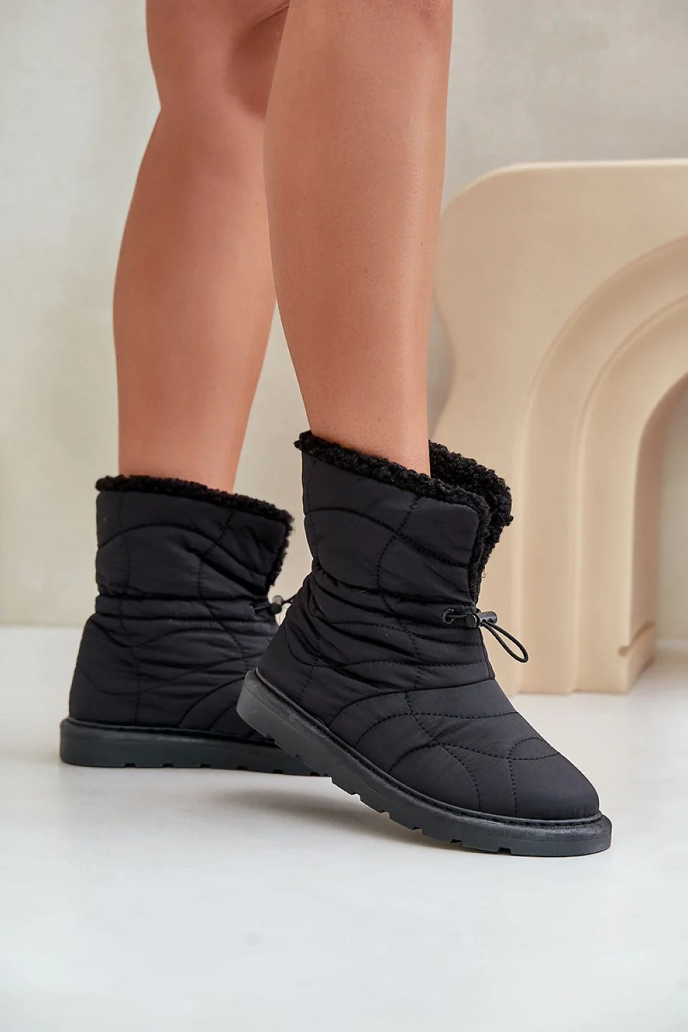 Bottes de neige pour femmes design moderne fonctionnel tissu matelassé fourrure synthétique 18 cm hauteur tige