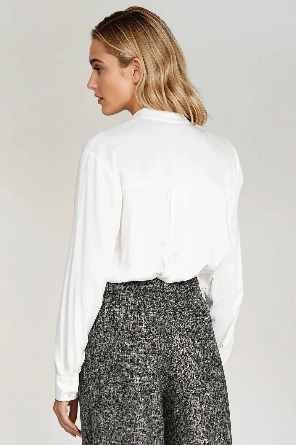 chemisier femme oversize viscose légère satinée fluide col officier montant demi patte boutonnage manches longues poignets boutonnés minimaliste élégant chic