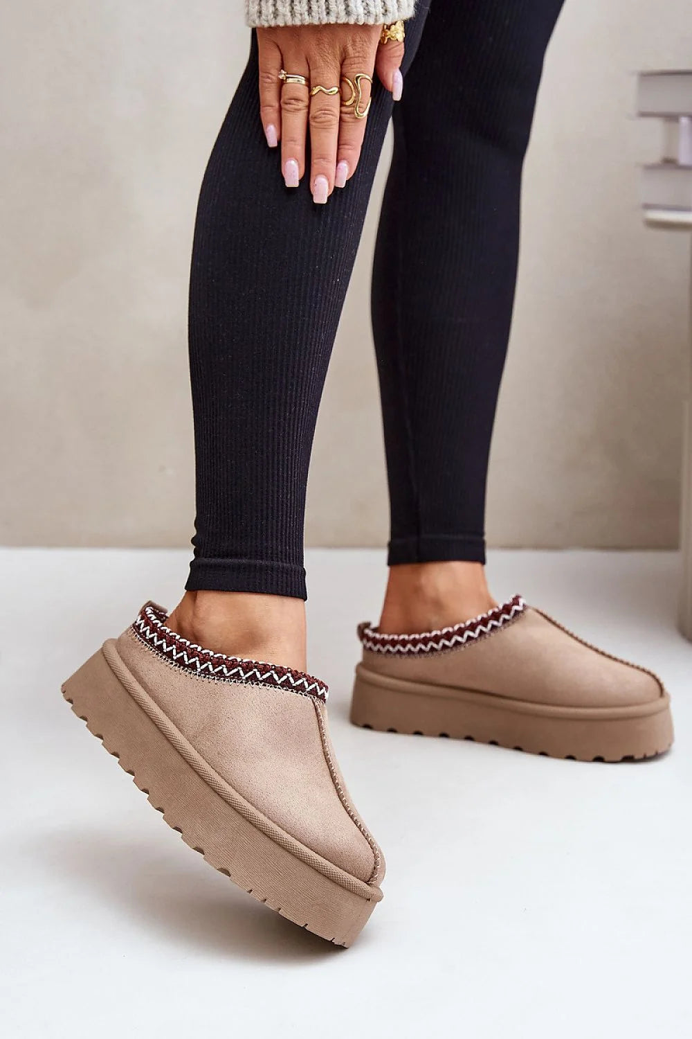 Bottes de neige pour femmes Step in style - Design épuré, suédine écologique, beige clair, confort maximal, style moderne