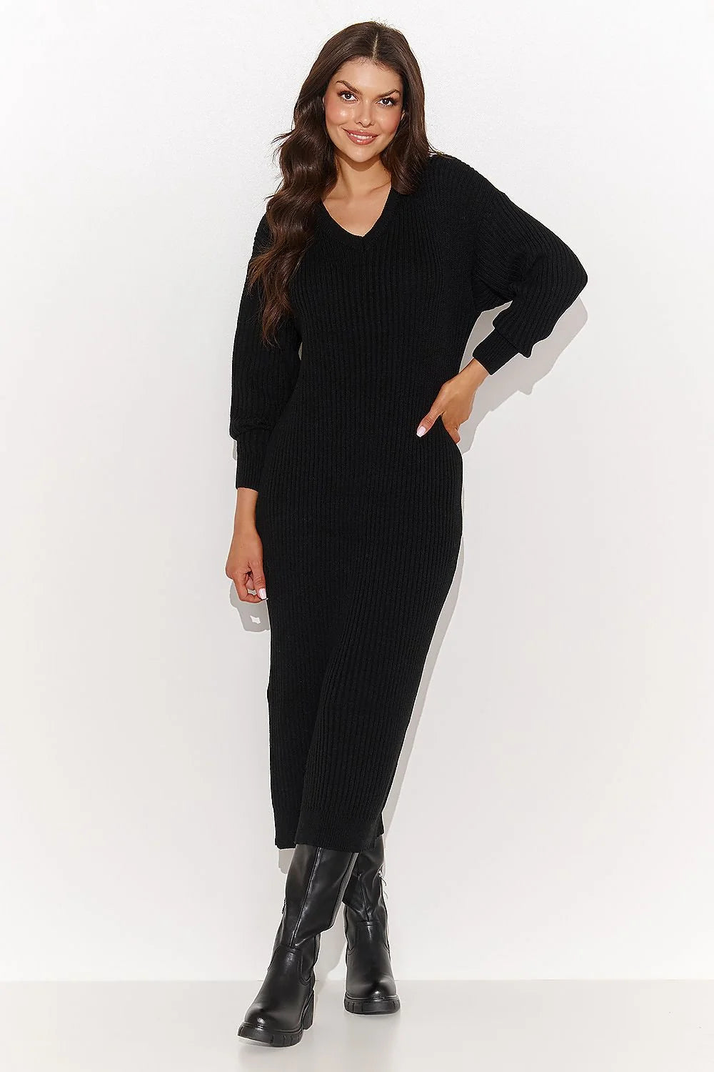 Robe longue pour femme en tricot côtelé, style pull-over, encolure en V, manches longues, couleur noire, coupe ajustée, idéale pour les occasions formelles ou décontractées
