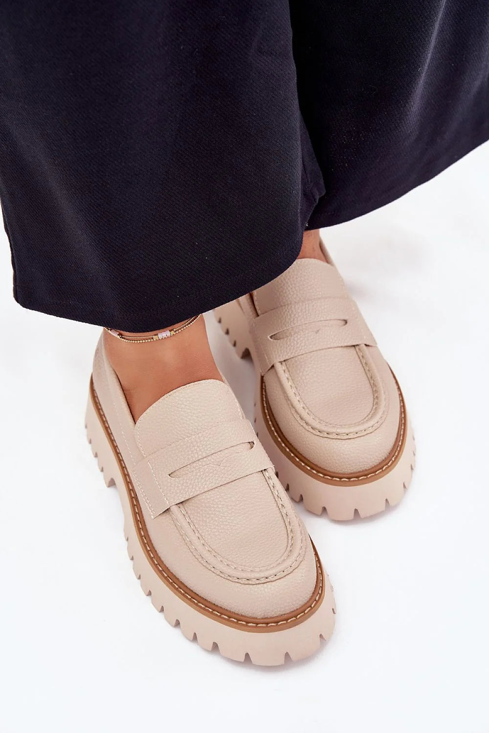 mocassins femme BigStar beige nude similicuir grainé texturé bride décorative semelle crantée crème surpiqûre contrastée bout rond slipon maintien confort