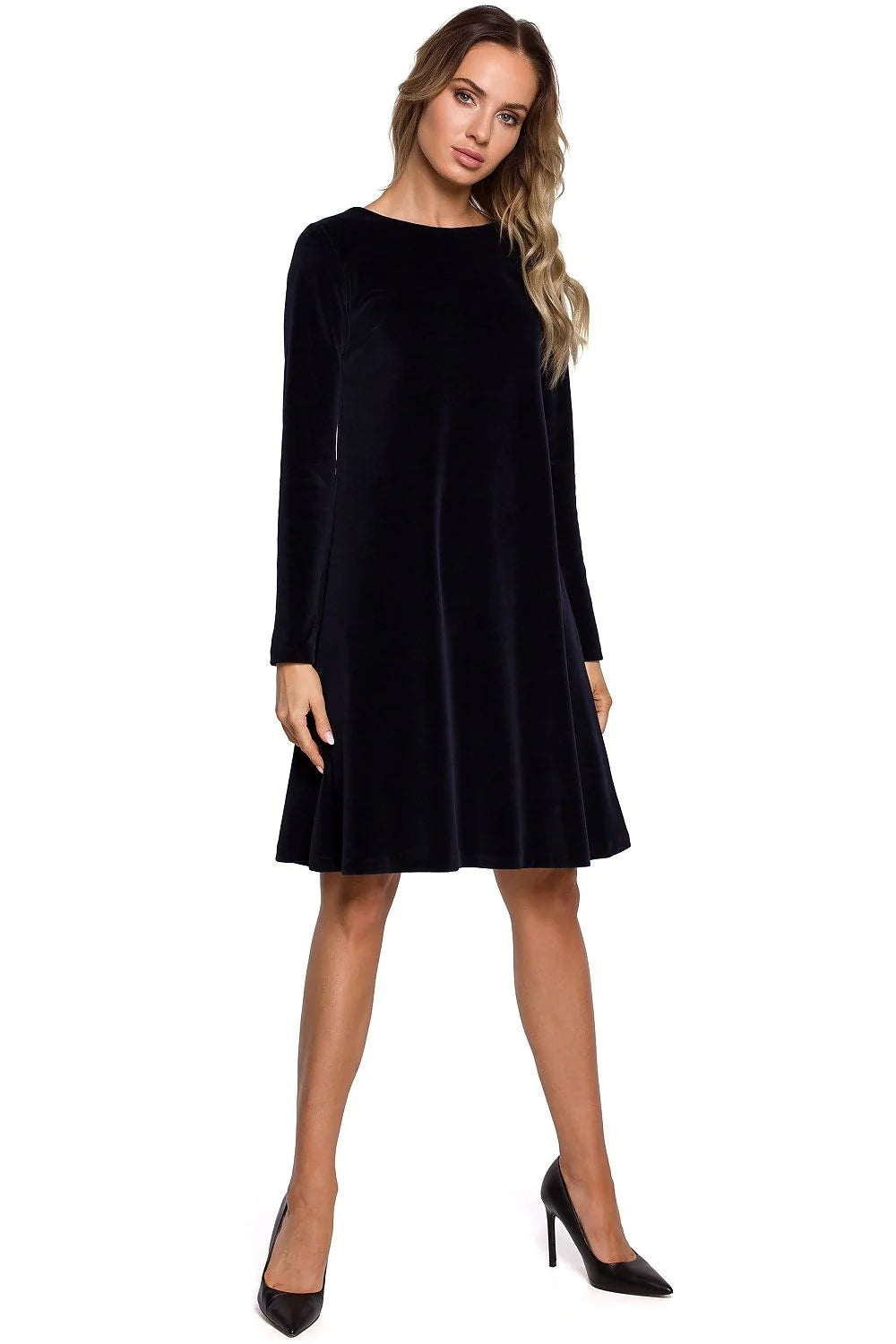 Robe velours noir élégante coupe évasée manches longues soirée chic femmes glamour événement