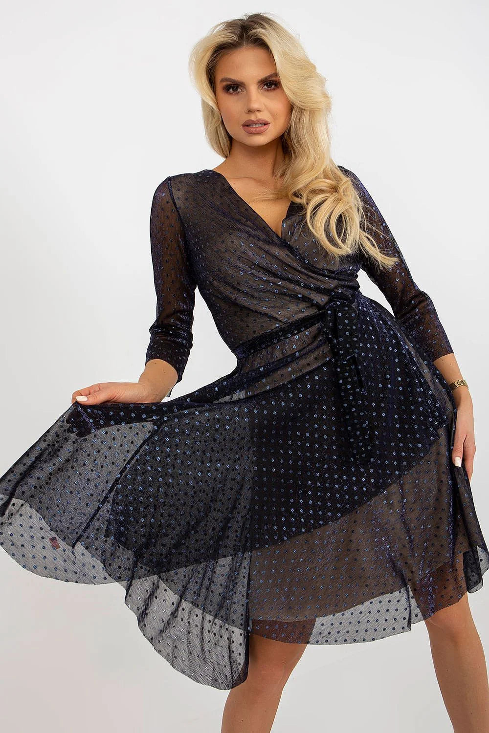 Robe de cocktail élégante transparente pois bleu nuit manches 3/4 décolleté V ceinture taille ajustable jupe asymétrique femme