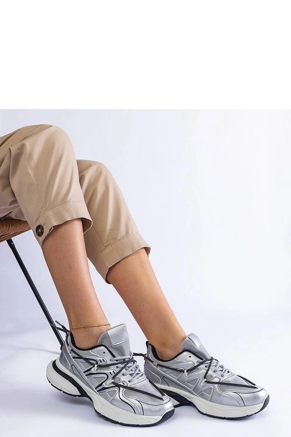 Baskets pour femmes élégantes en argent avec semelle massive Colunga Hurtado cuir artificiel confort style urbain