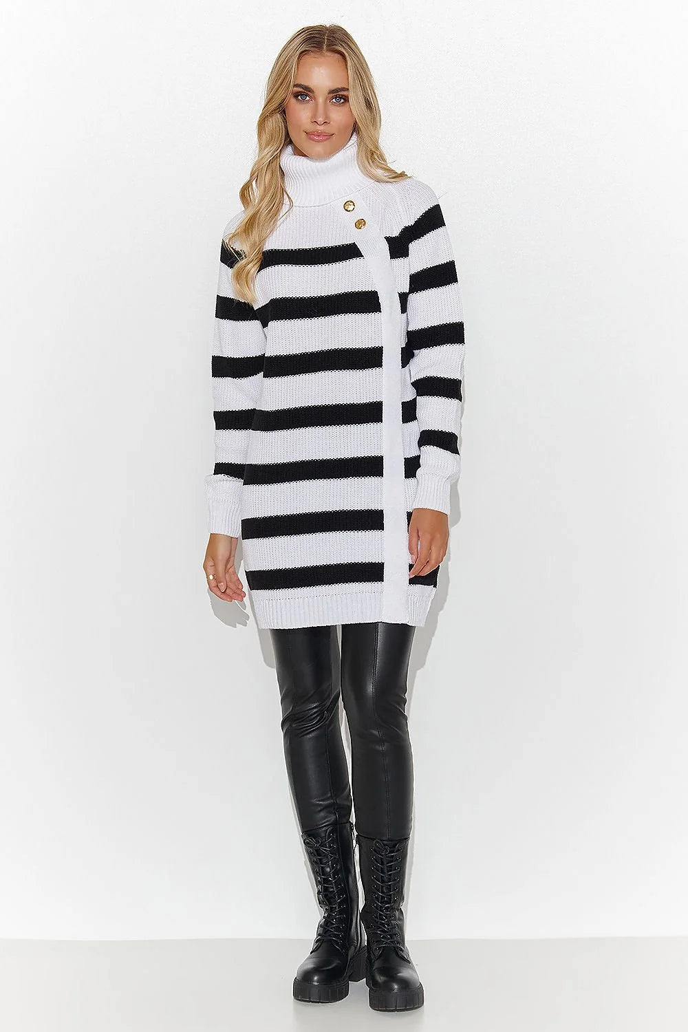 Pull-over tunique à rayures larges col roulé épais boutons dorés épaules droites manches longues finitions côtelées pour femmes mode intemporelle confort élégance