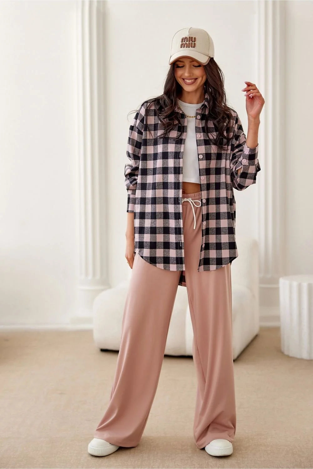 Chemise manche longue Roco Fashion surchemise carreaux haut court pantalon ample casquette beige femme mode été