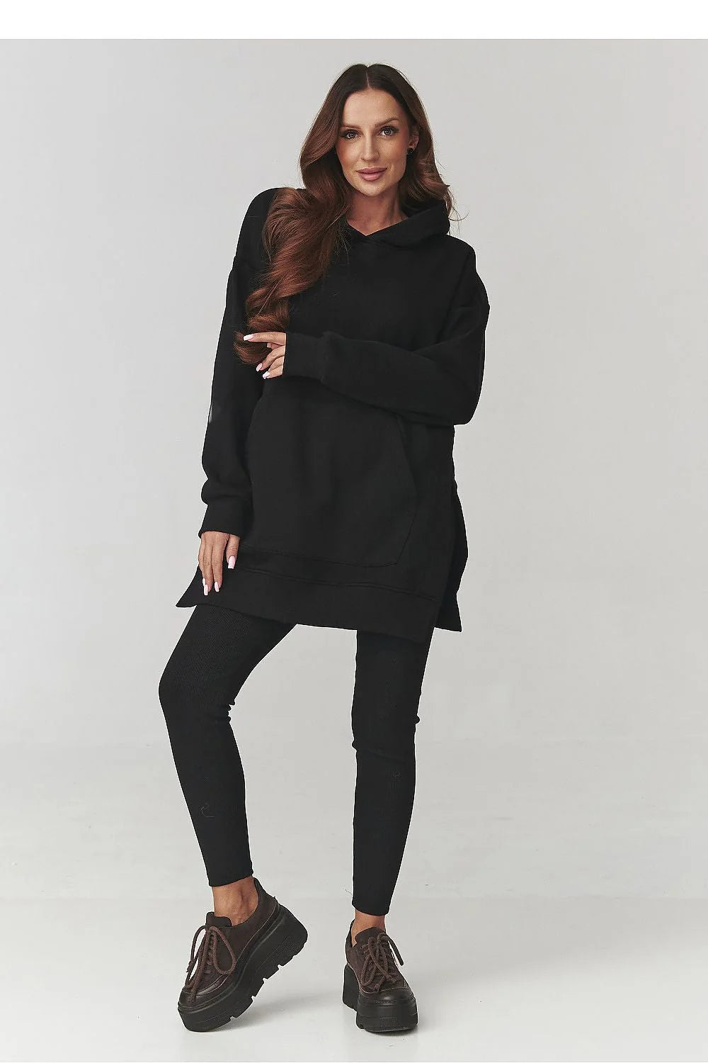 ensemble sweat capuche oversize long noir tunique molleton doux coton élasthanne leggings assortis poche kangourou poignets casual urbain confort