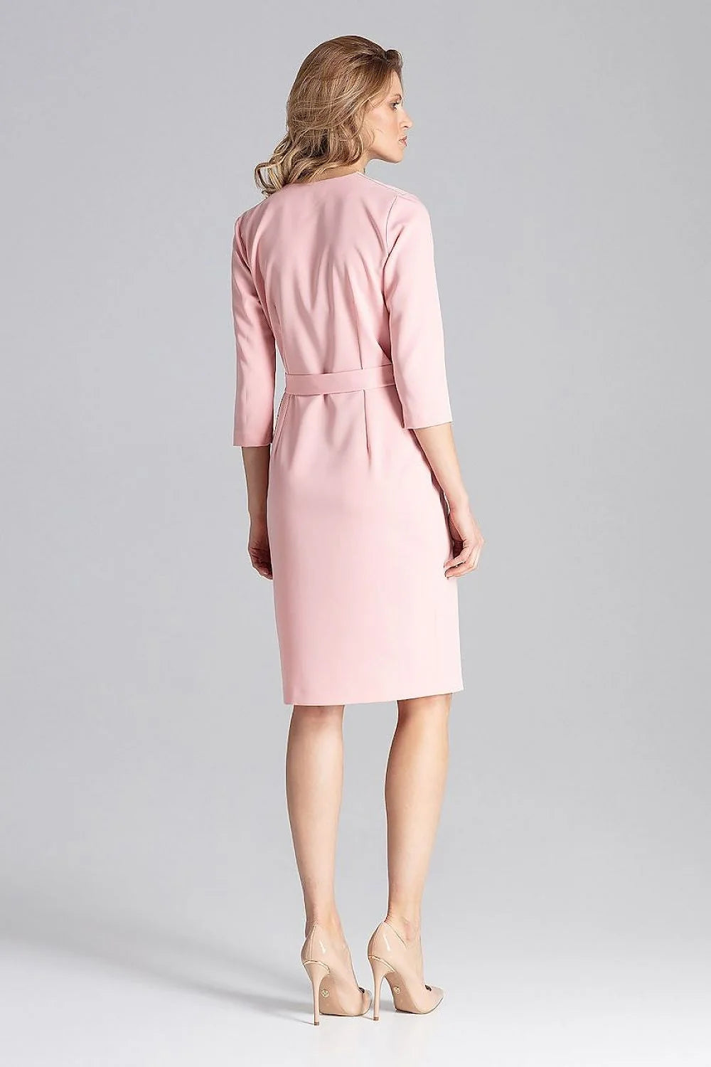 Robe portefeuille polyester élégante jaune moutarde ceinturée classique pour femmes modernes bureaux réunions affaires