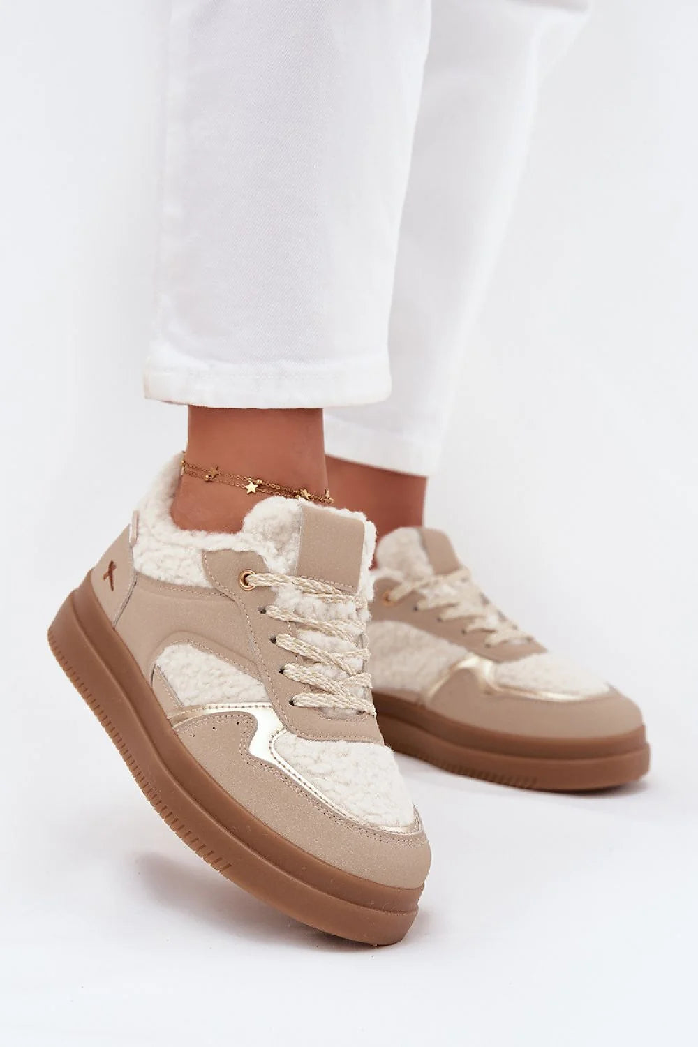 sneakers féminines plateforme fourrure mouton doublure peluche cuir écologique lacets ajustable maintien stabilité chaleur confort semelle antidérapante tige haute cosy