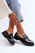 Chaussures basses élégantes pour femme en cuir verni noir, style moderne, polyvalence, confort, occasions professionnelles et décontractées