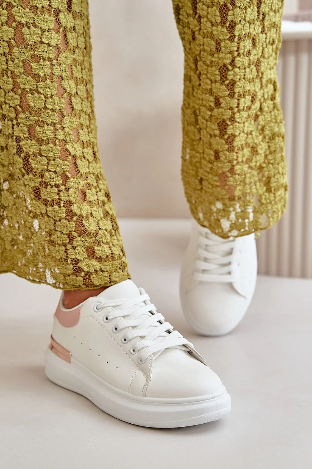 Baskets Step in style pour femmes élégance plateforme cuir artificiel détail métallique rose blanc toutes occasions