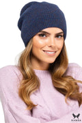 Bonnet femme élégant couleur bleu foncé tricot côtelé style slouchy coupe polyvalente laine mélange chaleur intemporel