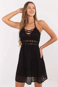 robe dentelle noire estivale bohème élégante sophistiquée audacieuse encolure profonde V bretelles fines croisées halter nouées taille empire