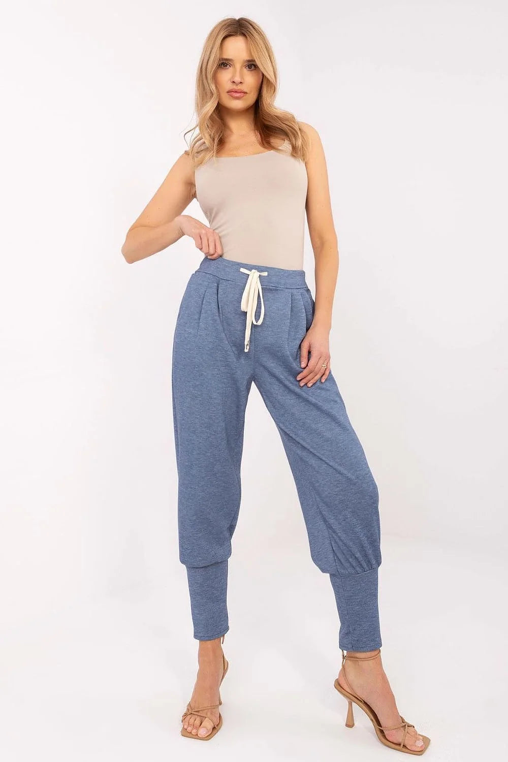 Ensemble mode femme débardeur tank top pantalon joggers style décontracté confort élégance coupe ajustée