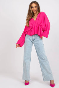 Blouse ample rose fuchsia en tissu léger avec jean denim clair coupe droite moderne