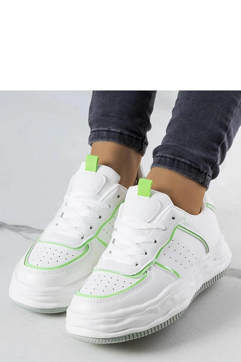 Baskets mode femmes design moderne épuré couleur blanc vert néon cuir synthétique amorti confortable lacets talon 4cm