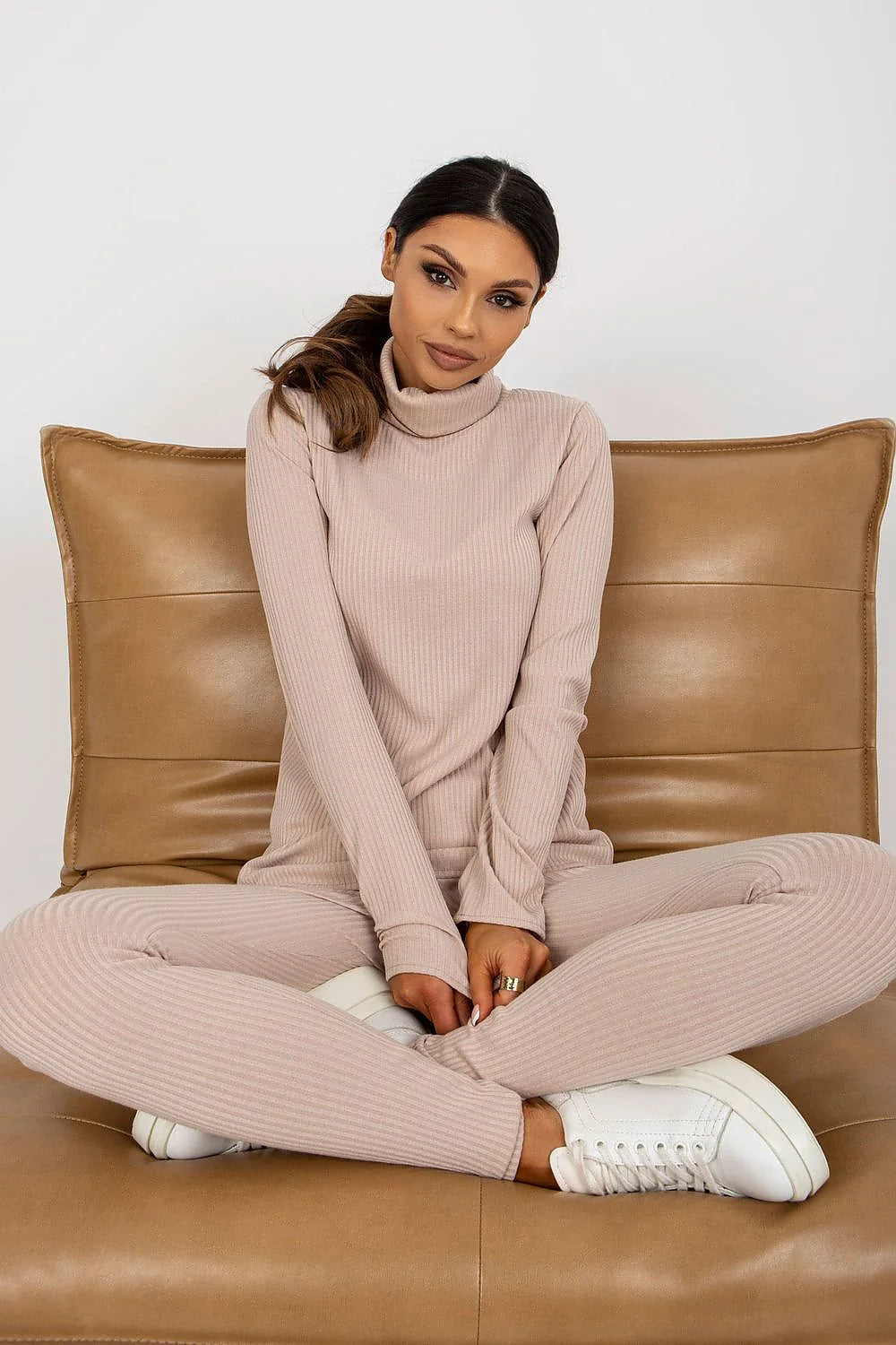 Ensemble pull col roulé pantalon côtelé coton élasthanne blanc minimaliste ample ajusté loungewear femme