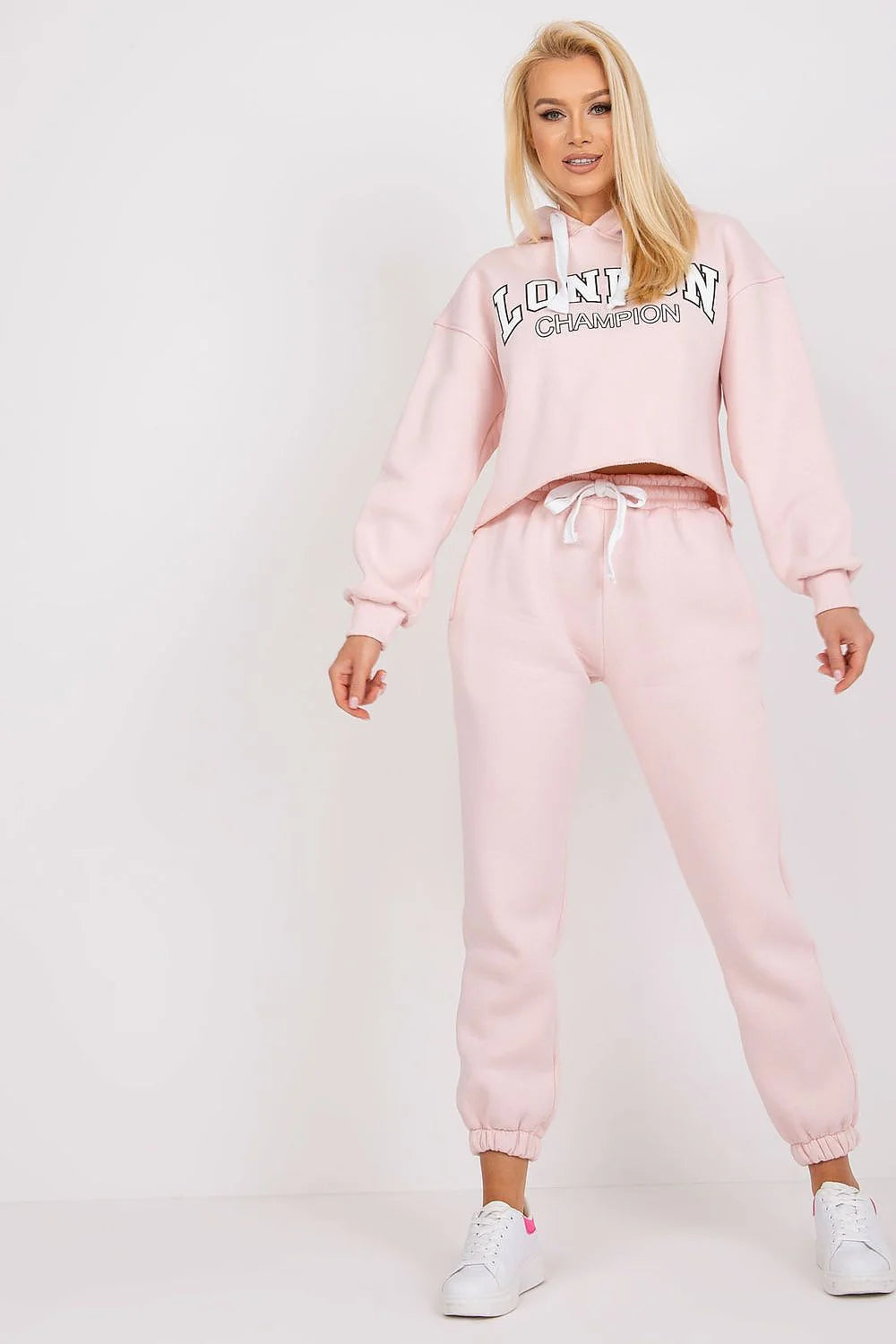 ensemble survêtement molleton rose pâle hoodie capuche oversized court imprimé london champion cordons blancs joggers taille haute confort