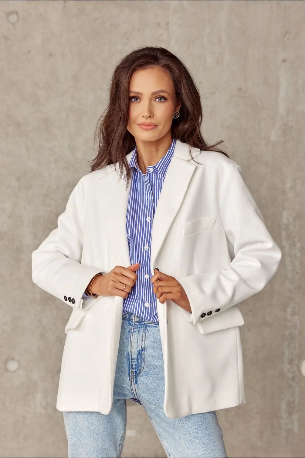 Veste blazer femme design moderne audacieux rose vif coupe oversize matériau haute qualité élégance contemporaine