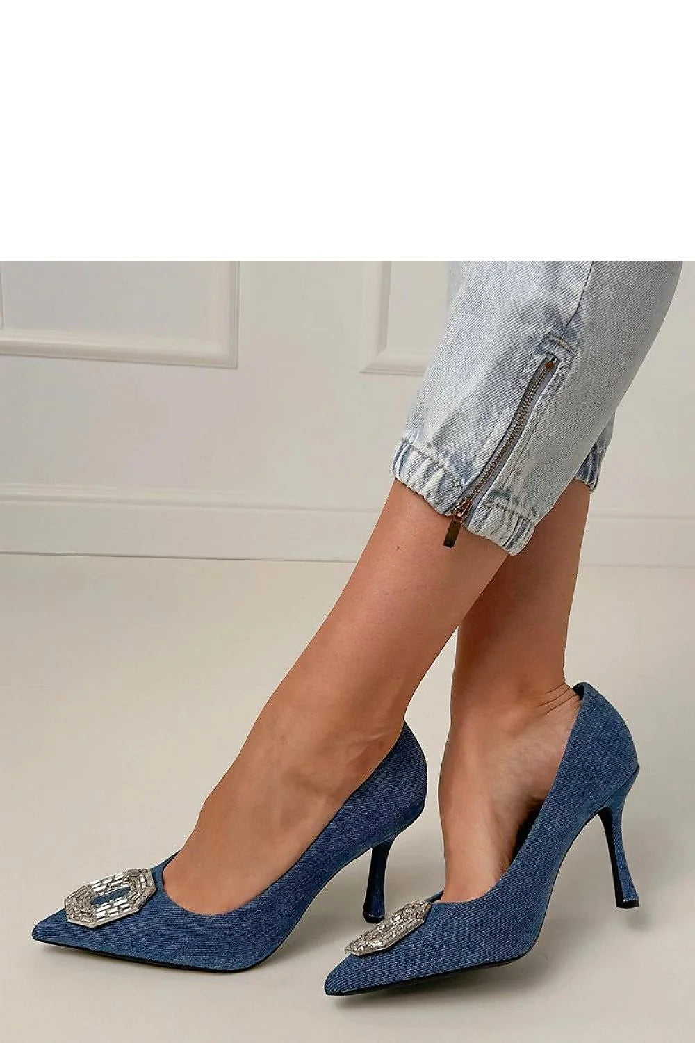 escarpins denim bleu bout pointu stiletto talon élancé appliqué zircon bijou cristal tissu similicuir confortable femme glamour soirée réception élégant