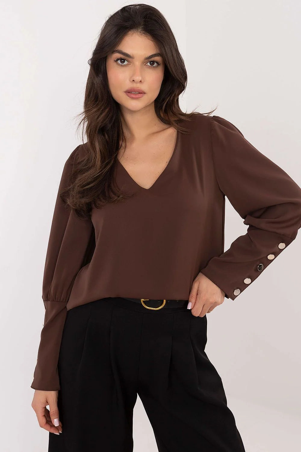 chemisier femme marron chocolat col V manches longues bouffantes poignets boutonnés métalliques coupe droite tissu fluide lisse viscose polyester élasticité