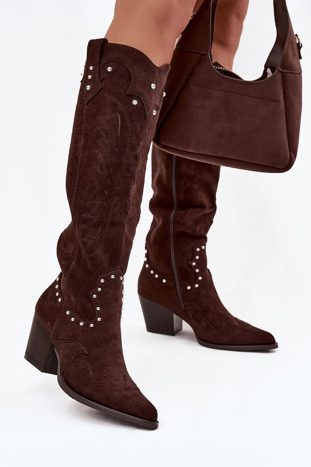 bottes western femme suédine écologique marron foncé hautes surpiqûres rivets argentés bouts pointus talon pilier moyen fermeture éclair latérale confortable