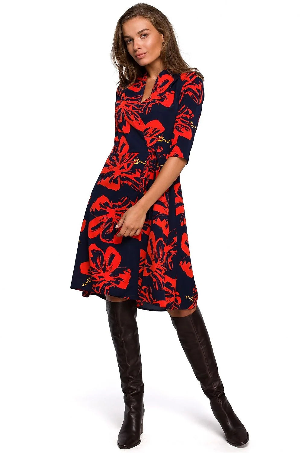 Robe féminine en polyester élégante fleurs rouges et bleue marine manches trois-quarts ajustable