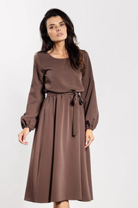 robe midi ceinturée manches bouffantes poignets élastiqués encolure ronde marron chocolat crêpe fluide coupe ample jupe évasée longueur genou élégante