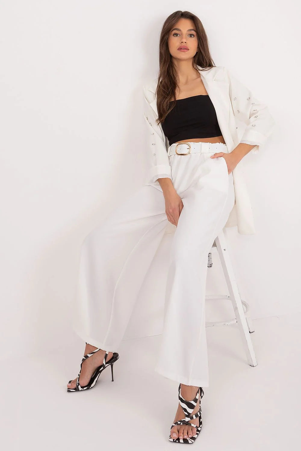 pantalon palazzo femme blanc taille haute élastique ceinture blanche boucle dorée polyester lisse fluide coupe extra large maxi élégant confortable