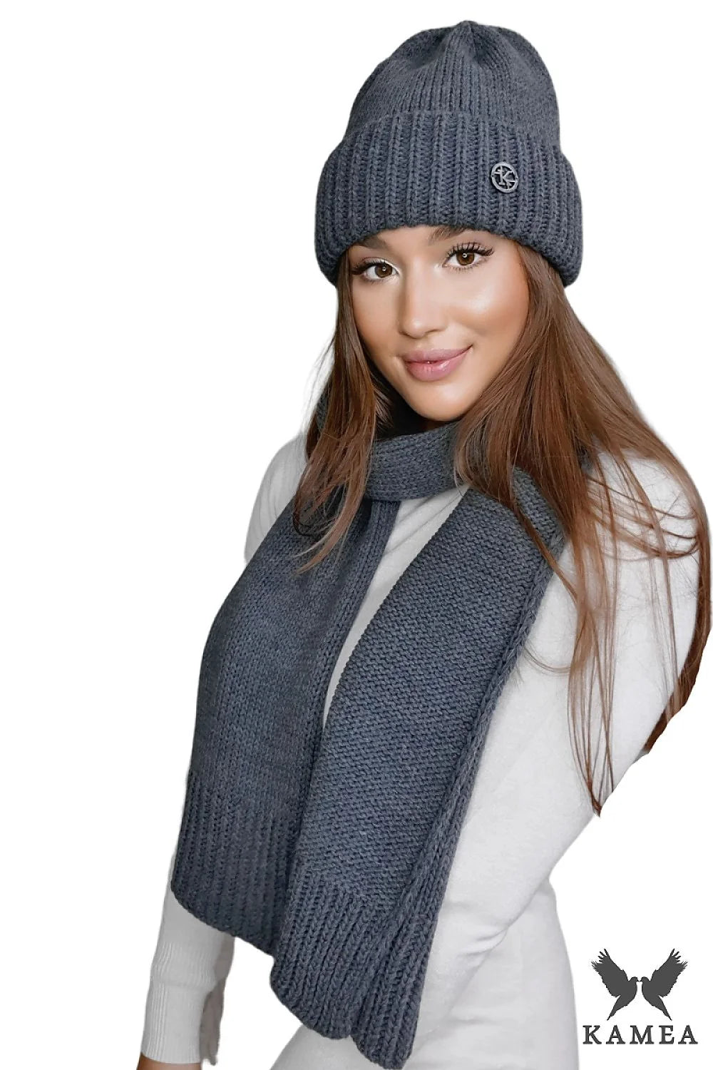 Bonnet et écharpe en laine classique pour femme, style intemporel, couleur gris anthracite, idéal automne-hiver, accessoires mode élégance, taille ajustable