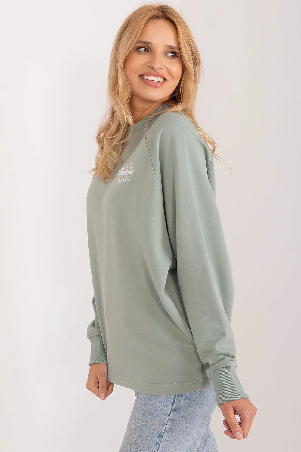 Sweatshirt femme design décontracté coupe ample manches longues épaules tombantes encolure ronde vert sauge brodé blanc
