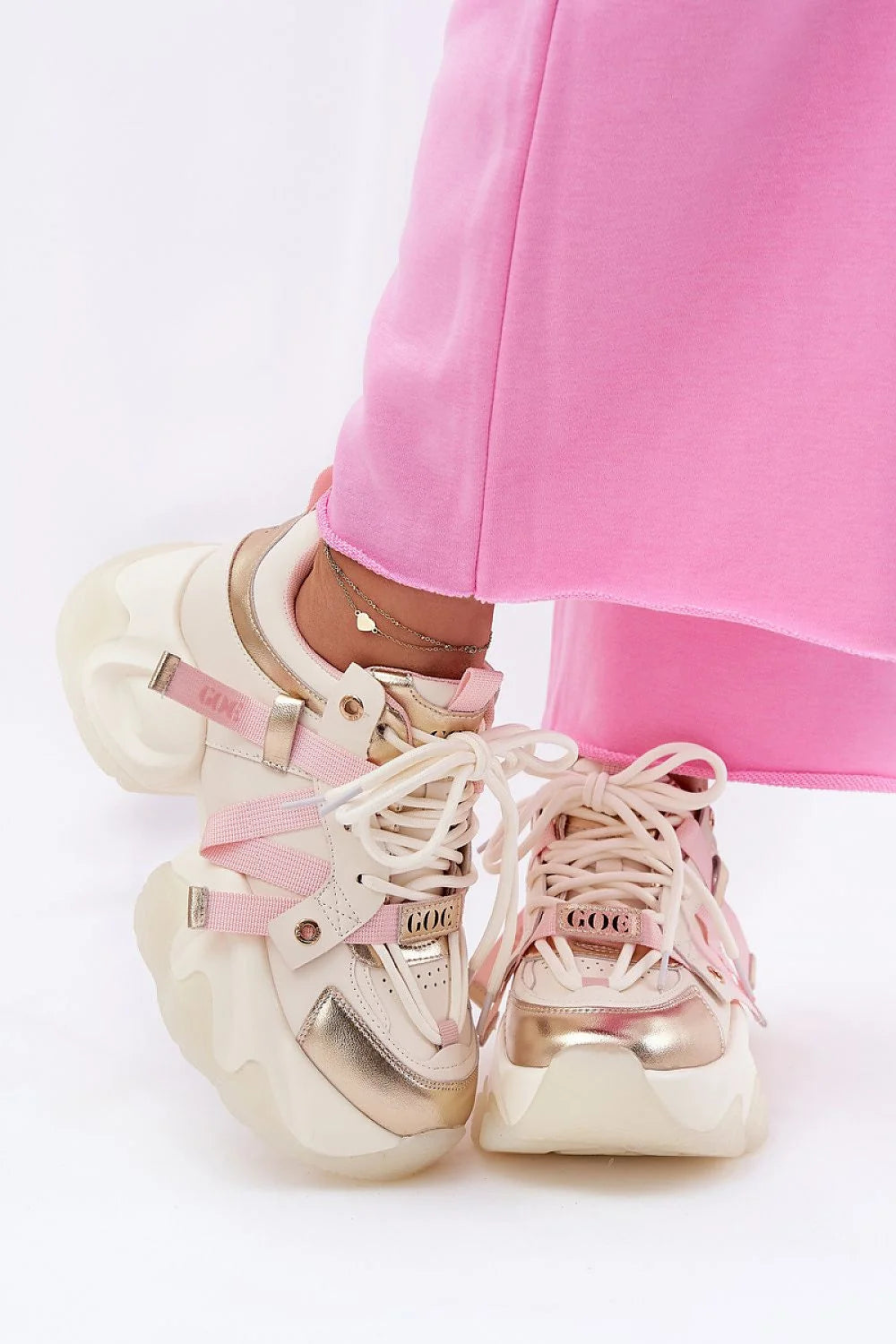 Chaussures de sport GOE Step in style cuir naturel semelle massive double lacets rose clair doré