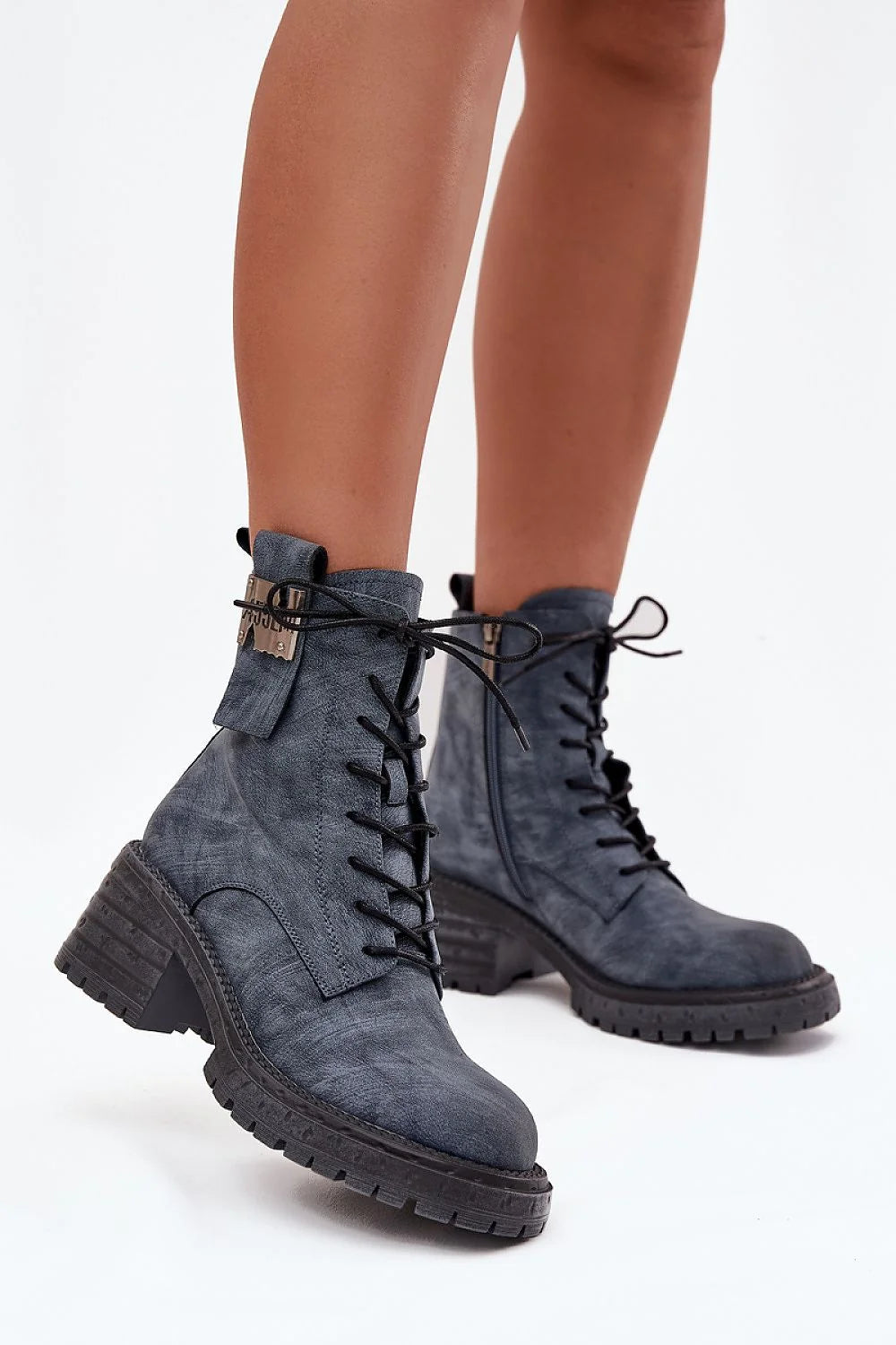 bottines femme gris anthracite suédine nubuck cuir naturel cheville militaire urbain lacets zip sangle boucle métallique semelle crantée
