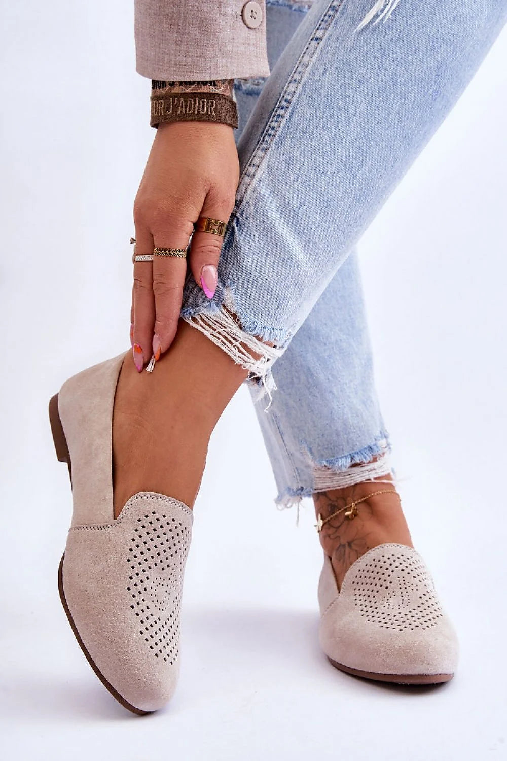 Mocassins pour femme en daim naturel motif décoratif talon plat semelle anti-dérapante cuir naturel intérieur souple confort élégance mode style