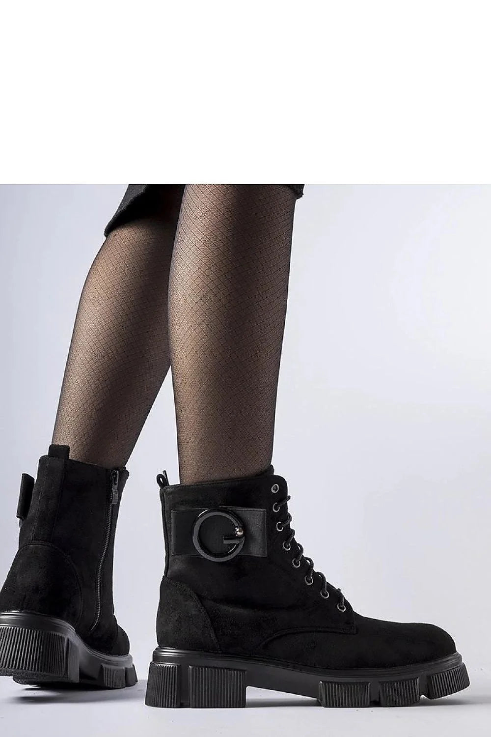 bottines cusiano noires doublées confortables style militaire montantes lacets zip latéral boucle décorative œillets semelle crantée