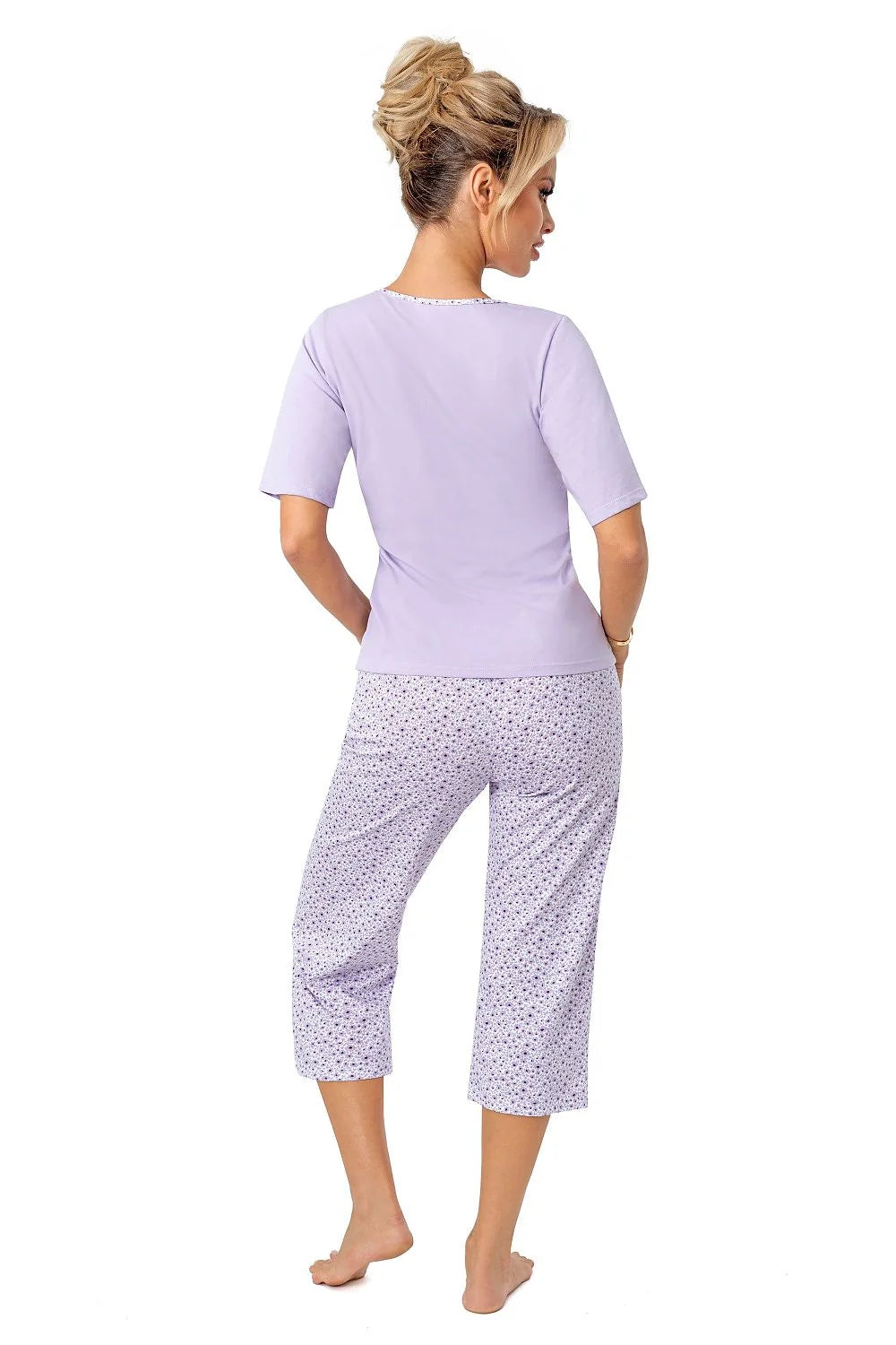 pyjama femme élégant confortable manches courtes col rond dentelle motif floral violet lavande jersey doux capri taille élastique