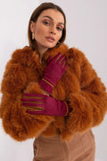 manteau fausse fourrure marron châtain volumineux doublure douce chaude luxueuse oversize coupe ample élégante sophistiquée gants suédine bordeaux tressé poignet