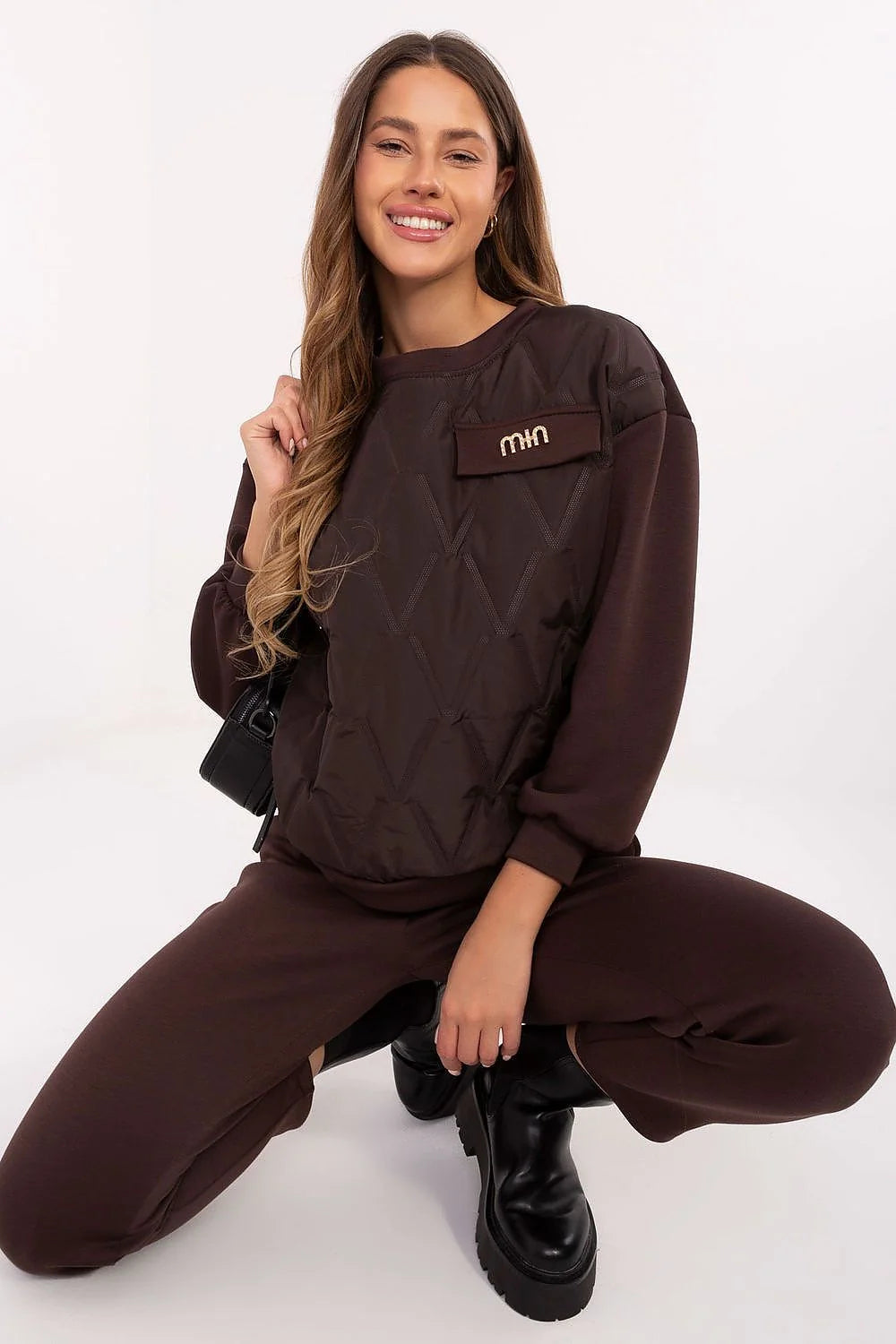 ensemble femme élégant décontracté confortable loungewear viscose élasthanne doux matelassé losanges sweat poche rabat logo poitrine pantalon jogger taillehaute fuselé