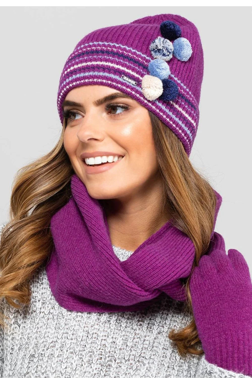 Bonnet écharpe gants assortis mode élégant hiver prune bleu crème femme tricot laine doux confort
