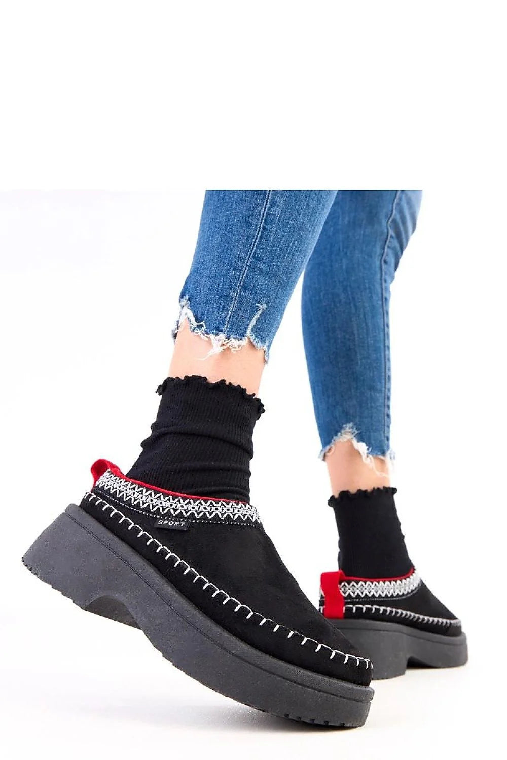 pantoufles femme slipon suédine cuir écologique noir bout rond plateforme 55mm semelle caoutchouc confort broderie décorative coutures blanches languette rouge