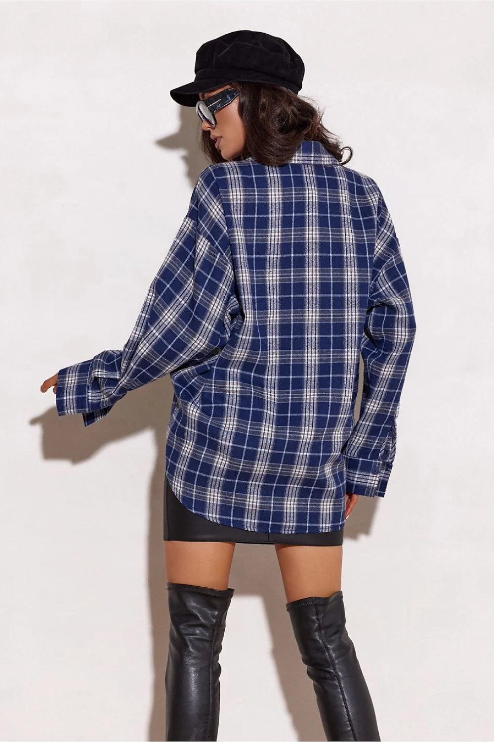 chemise oversize femme manches longues carreaux bleu marine blanc flanelle douce tunique boutonnée col classique poignets grunge mini robe