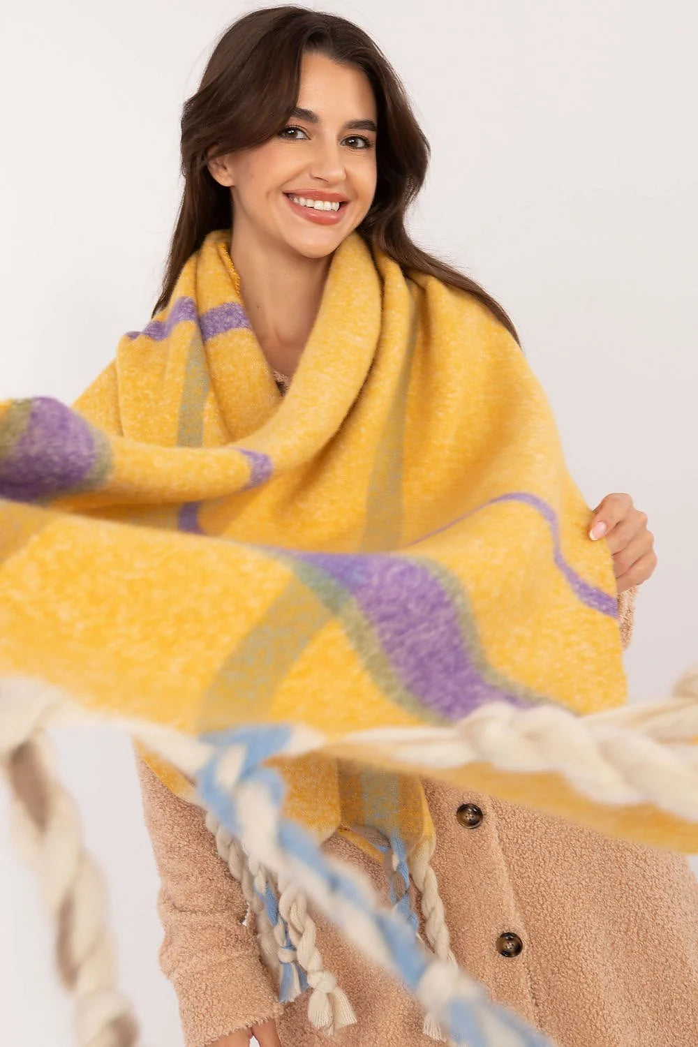 Écharpe en polyester à carreaux pour femme, franges tressées, style moderne, couleur jaune moutarde, violet et bleu pastel, longueur 180 cm, polyvalence, accessoire hiver