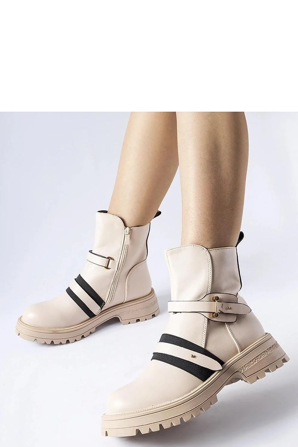Bottes féminines mode modernes élégantes cuir écologique beige contrastant boucle métallique dorée fermeture éclair fonctionnalité polyvalence femmes