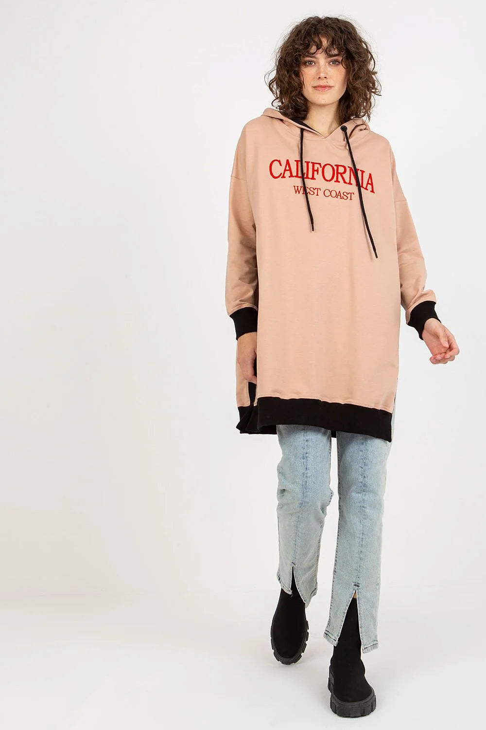 Sweatshirt à capuche oversize moderne pour femme en beige-rosé, noir et rouge, coton, polyester, élasthanne, confort, style décontracté