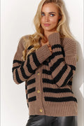 Cardigan Makadamia pour femme en tricot maille texture épaisse couleurs contrastées brun terreux et noir manches longues encolure V boutons dorés coupe ample