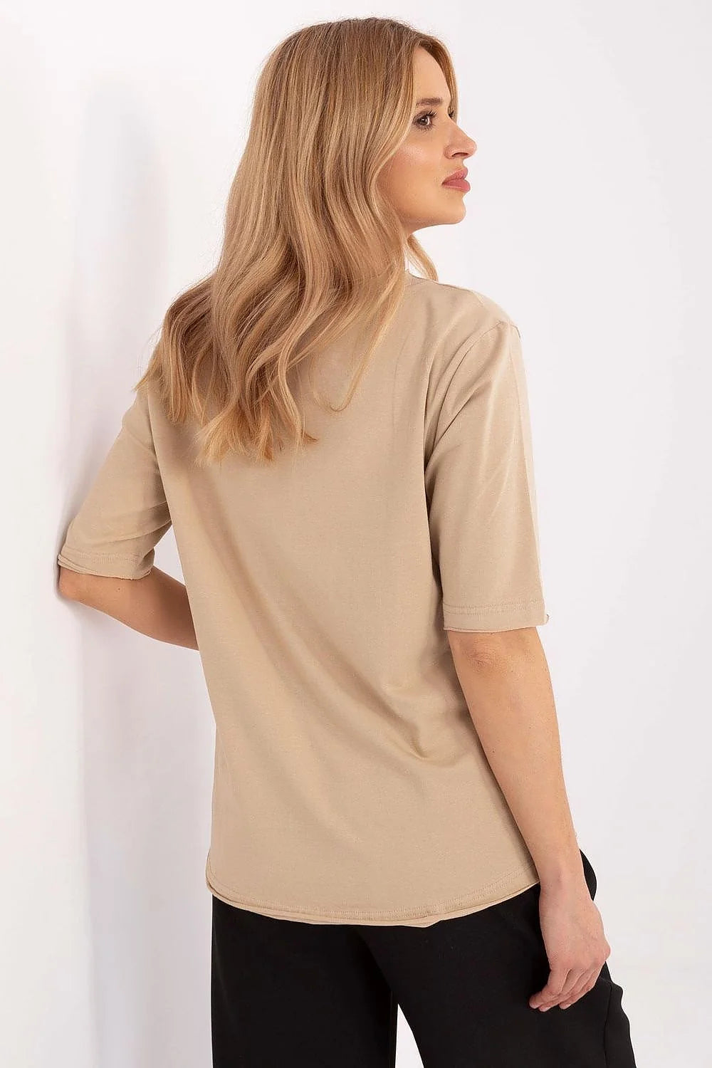 T-shirt femme design audacieux motif artistique animalier doré coupe décontractée style moderne urbain matériau coton doux manches mi-longues col rond occasion polyvalente