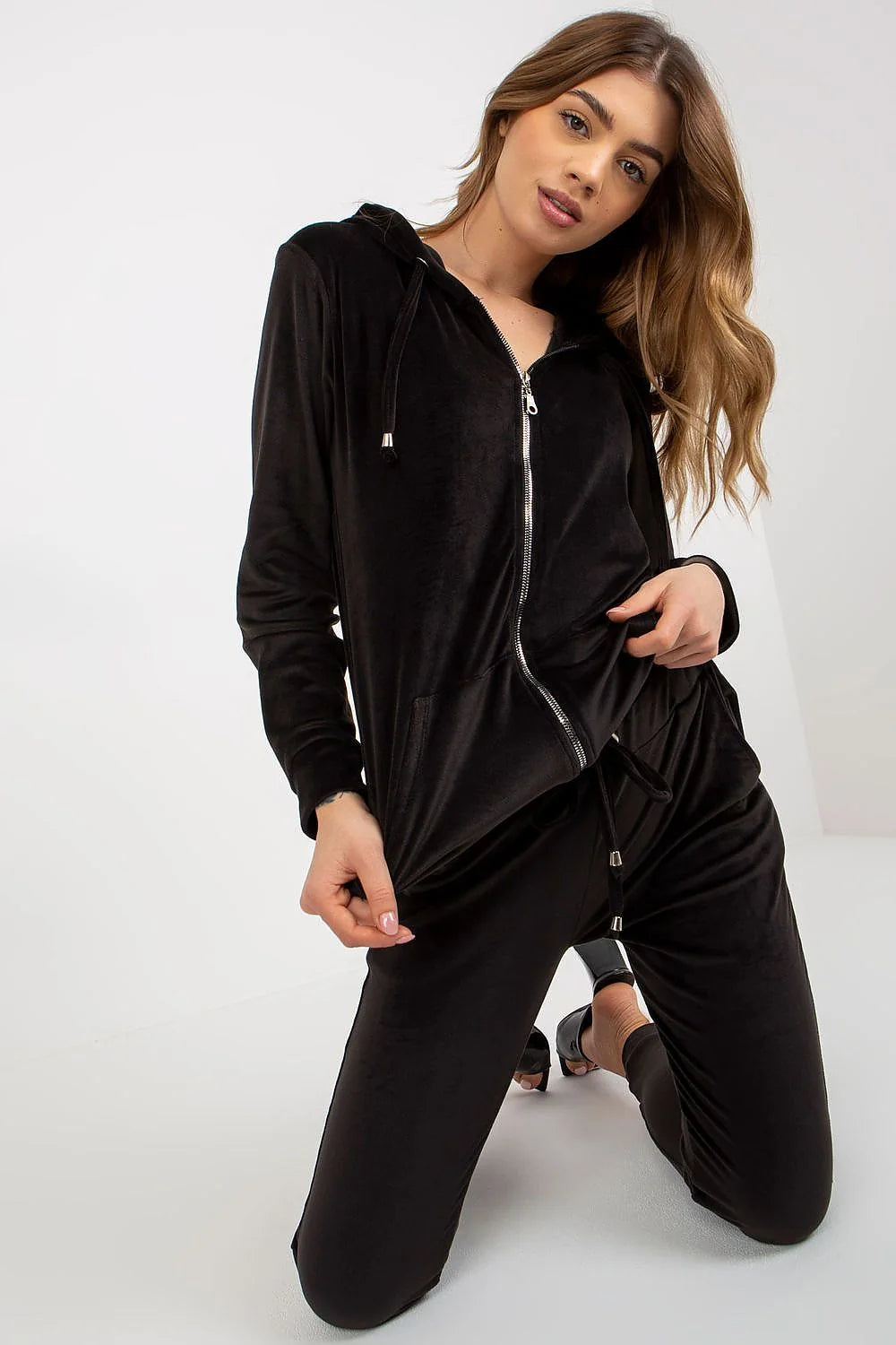 ensemble velours noir hoodie zippé capuche réglable cordon poches zippées pantalon legging slim ajusté cheville élastique